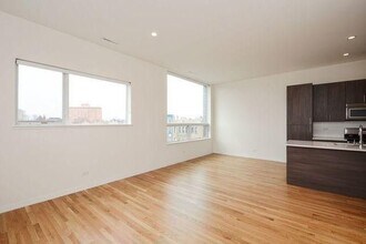 1505 N Milwaukee Ave in Chicago, IL - Building Photo - Building Photo