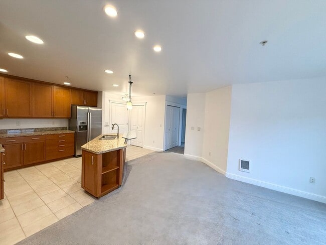 3150 W Government Way in Seattle, WA - Building Photo - Building Photo