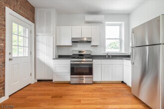 200 Forest St in Montclair, NJ - Building Photo - Building Photo