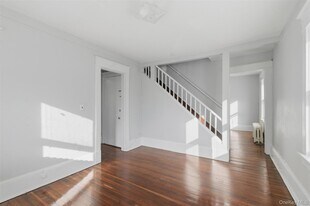 1446 Lincoln Terrace, Unit 3 in Peekskill, NY - Building Photo