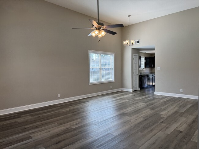 425 Irish Hls Dr in Clarksville, TN - Building Photo - Building Photo