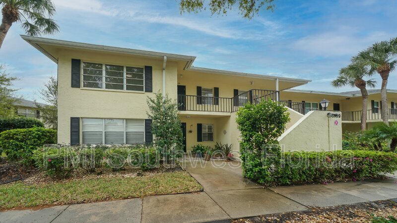 6999 W Country Club Dr N in Sarasota, FL - Building Photo