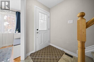 543 Foxlight Cir in Ottawa, ON - Building Photo - Building Photo