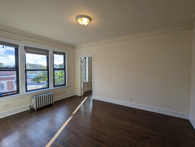 2638 N Milwaukee Ave in Chicago, IL - Building Photo - Building Photo