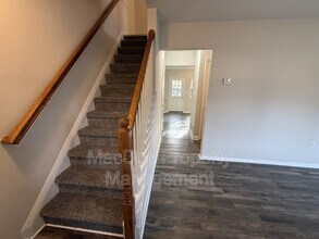 914 Anvil Rd in Fredericksburg, VA - Foto de edificio - Building Photo