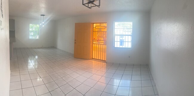 4782 NW Flagler Ter, Unit Ground floor in Miami, FL - Building Photo - Building Photo