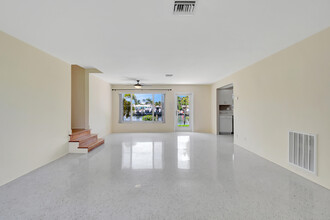 644 Shore Dr in Boynton Beach, FL - Building Photo - Building Photo