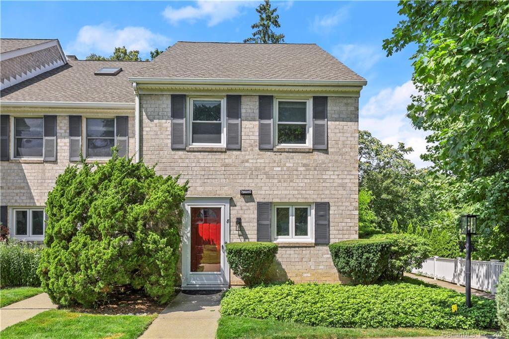 25 Indian Harbor Dr in Greenwich, CT - Building Photo