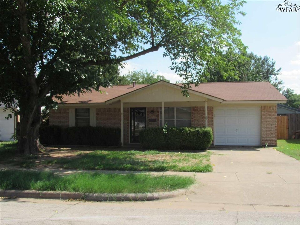 4711 N Shore Dr in Wichita Falls, TX - Building Photo