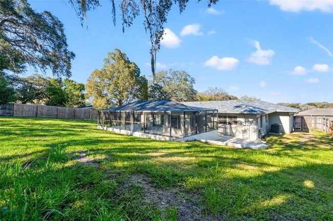 7370 Holiday Dr in Spring Hill, FL - Building Photo - Building Photo