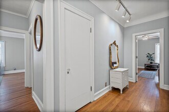 906 Oakton St in Evanston, IL - Building Photo - Building Photo