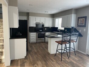 1012 E 7th Pl in Ada, OK - Building Photo - Building Photo