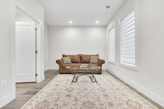 147 Prairie Ln in Alexandria, VA - Foto de edificio - Building Photo