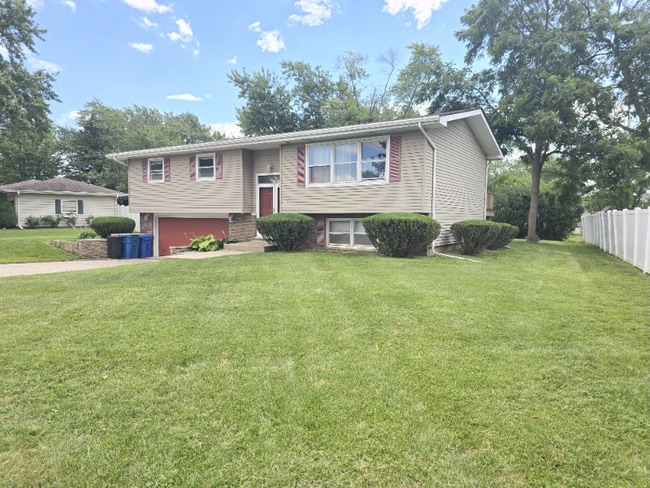 201 Magnolia Dr in Crown Point, IN - Building Photo - Building Photo