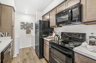 Enclave at Eagle Creek Apartments in Indianapolis, IN - Foto de edificio - Building Photo