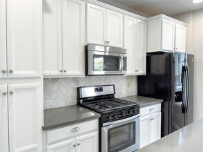 7220 Wyoming Springs Dr in Round Rock, TX - Building Photo - Building Photo