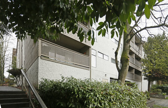 The Ridgeview in New Westminster, BC - Building Photo - Building Photo