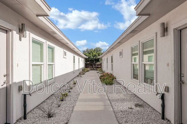 1012 E la Cantera Ave in McAllen, TX - Building Photo - Building Photo