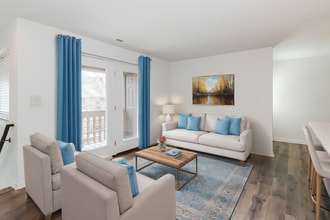 Walden Village Apartments in Beavercreek, OH - Foto de edificio - Building Photo