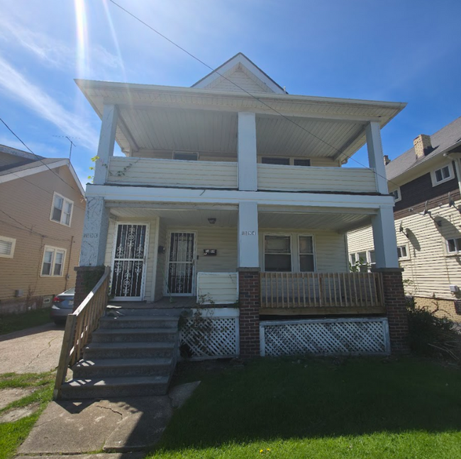 property at 1394 Larchmont Rd