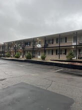 Manitou Lake Apartments in Lake Orion, MI - Building Photo - Building Photo