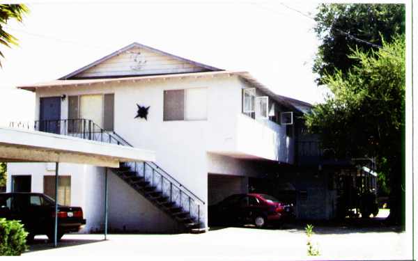 756 W Walnut Ave in Monrovia, CA - Foto de edificio