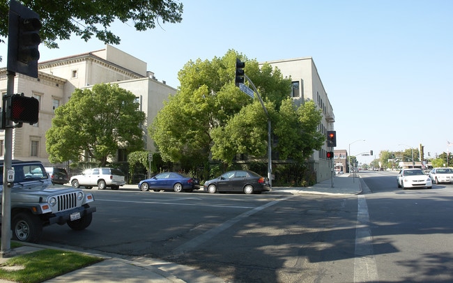 New Yorker Vintage Apartments in Bakersfield, CA - Building Photo - Building Photo