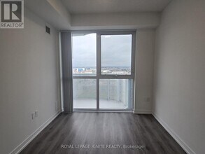 225 Commerce St in Vaughan, ON - Building Photo - Building Photo