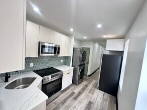 2539 N Marshall St, Unit A in Philadelphia, PA - Building Photo - Building Photo