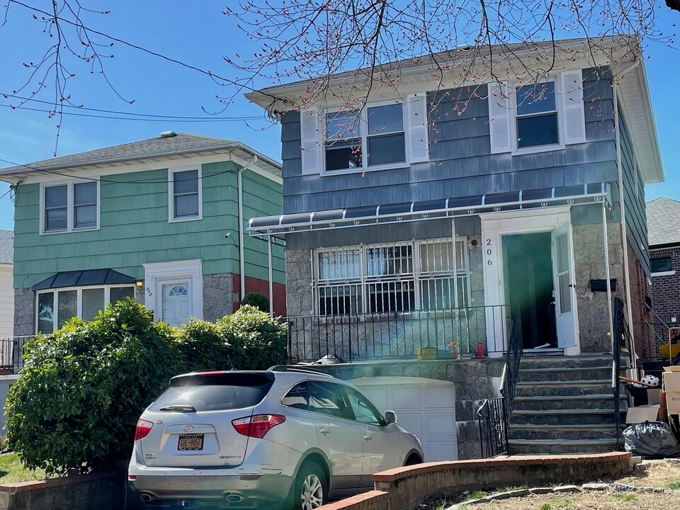 2-06-6 147th Pl in Queens, NY - Building Photo