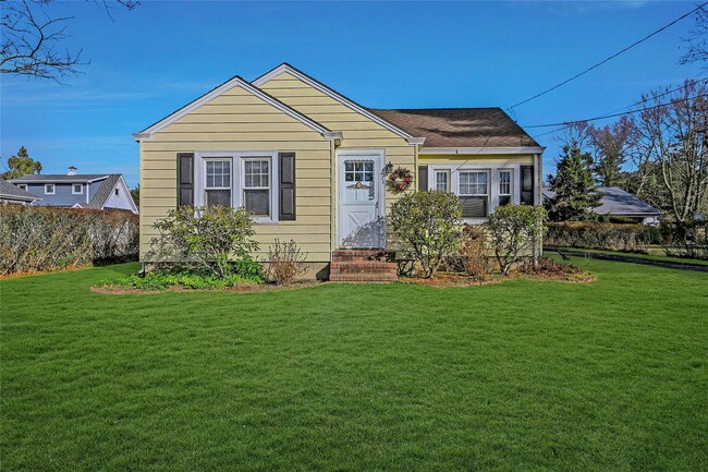 property at 425 Old Shipyard Ln