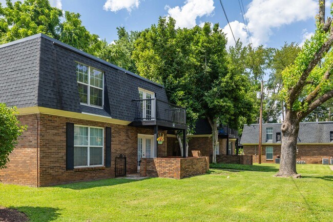 Wind Crest Apartments & Townhomes in Murfreesboro, TN - Building Photo - Building Photo