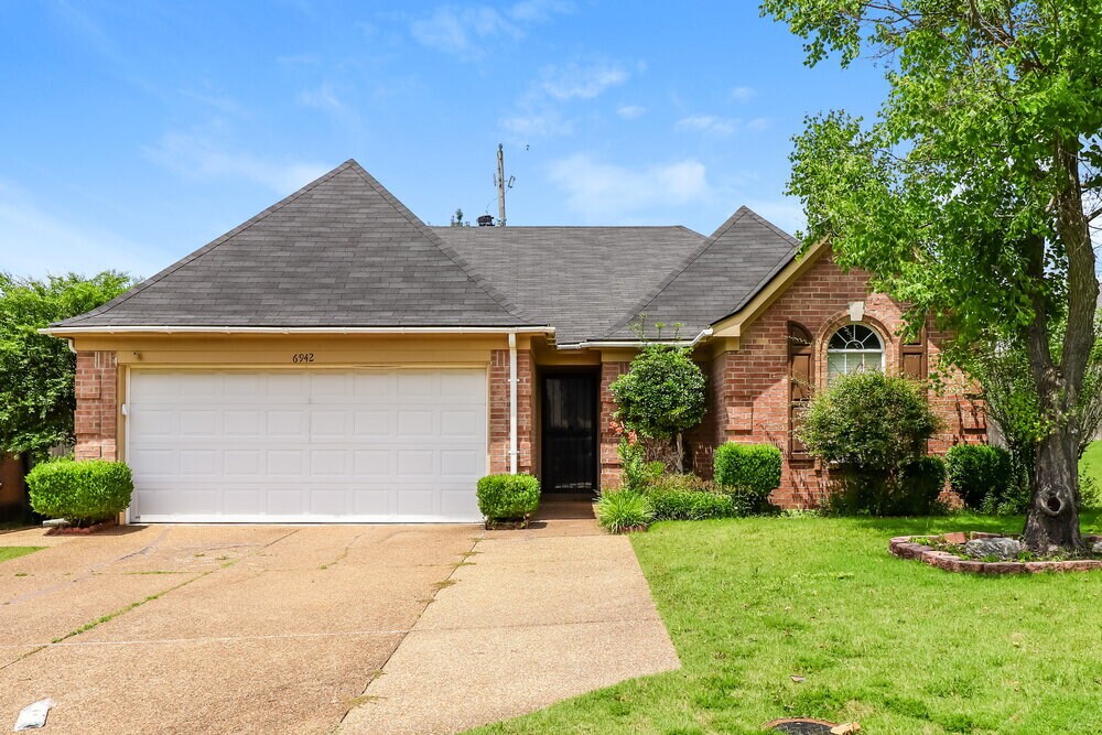 6942 Scofield Cove in Cordova, TN - Building Photo