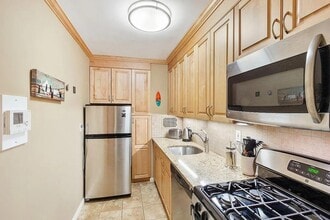 39-65 52nd St in Queens, NY - Building Photo - Building Photo
