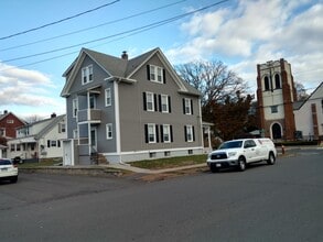 134 N Orchard St, Unit 1st.  flr in Wallingford, CT - Foto de edificio - Building Photo