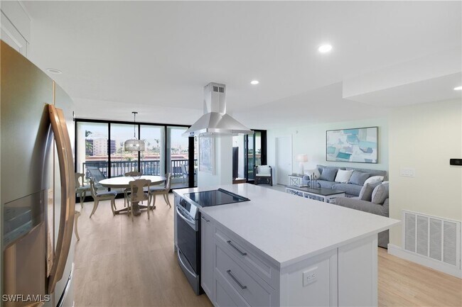 property at 2316 Gulf Shore Blvd N