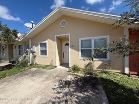 635 Angela Ln in Titusville, FL - Building Photo