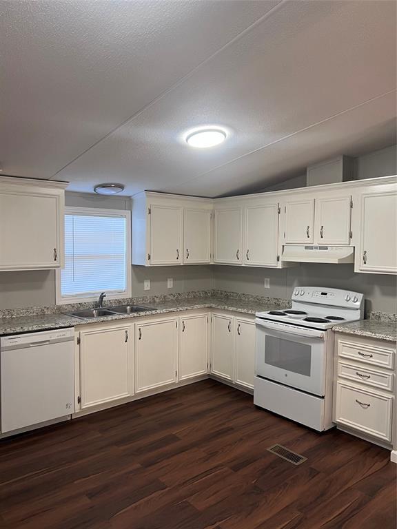401 County Rd 2296 in Cleveland, TX - Building Photo - Building Photo