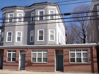 1126 Washington St in Norwood, MA - Foto de edificio