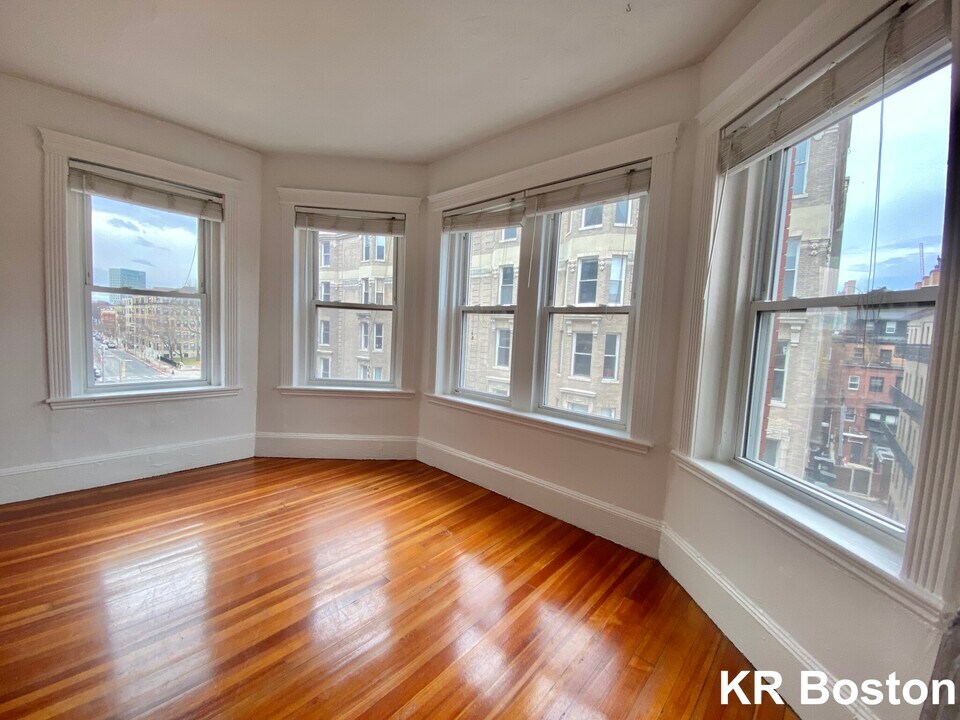 65 Hemenway St in Boston, MA - Building Photo