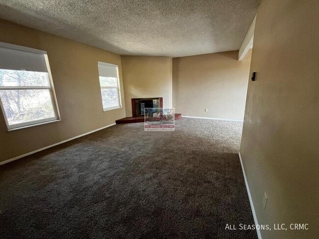 1527 Spring Valley Dr in Colorado Springs, CO - Foto de edificio - Building Photo