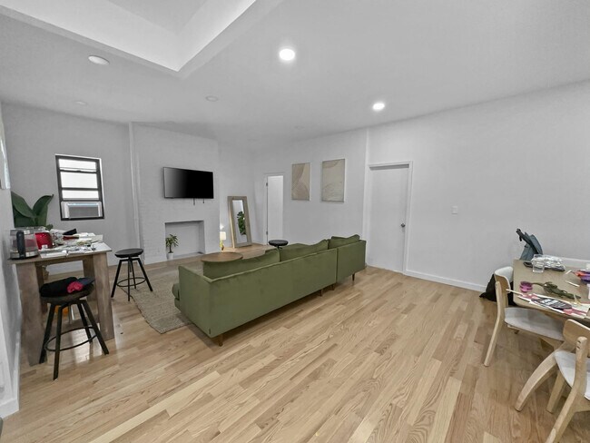 51 E Houston St-Unit -ID1015772P in New York, NY - Building Photo - Building Photo
