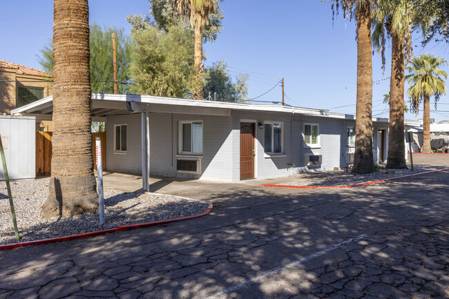 Camelback View Apartments in Phoenix, AZ - Building Photo - Primary Photo