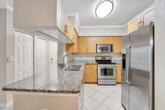 6533 Emerald Dunes Dr in West Palm Beach, FL - Building Photo - Building Photo
