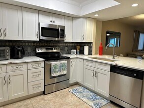 900 Harbour House Dr in Indian Rocks Beach, FL - Building Photo - Building Photo