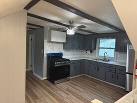 84 Farrington Ave in Waterbury, CT - Building Photo