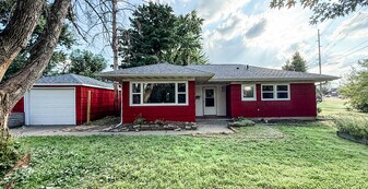 903 38th St SE in Cedar Rapids, IA - Building Photo