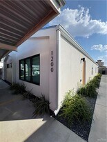 7 East St in McAllen, TX - Building Photo