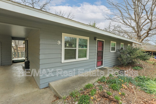 9 Finger Dr in Bella Vista, AR - Foto de edificio - Building Photo