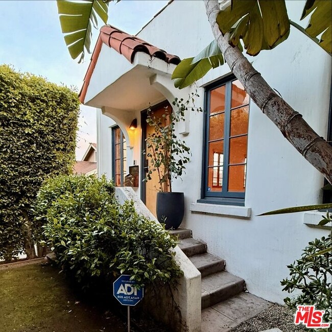 property at 4246 Lexington Ave